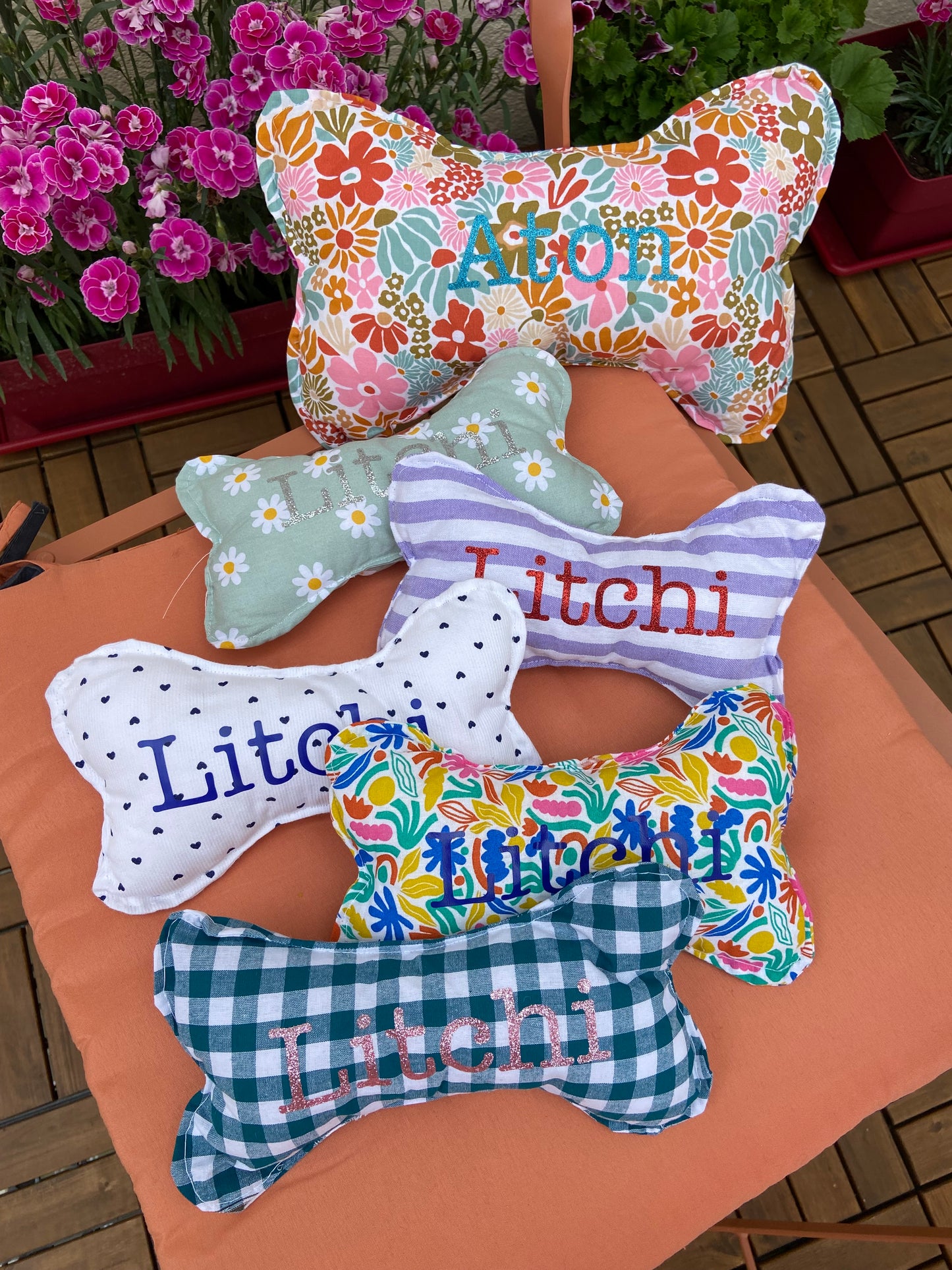 Os personnalisable pour chien - motif fleuri